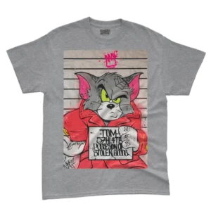 Camiseta Unissex Tom e Jerry - Tom Gangster Descrição: A Camiseta Unissex Tom e Jerry - Tom Gangster é uma forma divertida e criativa de celebrar a rivalidade clássica entre esses dois personagens icônicos dos desenhos animados. Nesta camiseta, o destaque é para o gato Tom, que ganha uma versão estilizada e cheia de atitude como um verdadeiro gangster. Fabricada com materiais de alta qualidade, esta camiseta oferece conforto excepcional e durabilidade para uso diário. O corte unissex garante um ajuste confortável para pessoas de todos os gêneros, tornando-a uma escolha versátil para os fãs da dupla Tom e Jerry. A estampa exclusiva da camiseta apresenta Tom em uma pose gangster, com chapéu, óculos escuros e expressão determinada, capturando a essência da rivalidade engraçada e cativante entre os personagens. Tabela de Tamanhos (Unissex): Escolha entre os tamanhos disponíveis: P | M | G | GG | XGG e PLUS SIZE Por que escolher a Camiseta Unissex Tom e Jerry - Tom Gangster? Se você cresceu assistindo as aventuras hilariantes de Tom e Jerry, esta camiseta é uma maneira incrível de mostrar seu carinho por esses personagens atemporais. Além disso, o design estilizado de Tom como um gangster adiciona uma camada de originalidade e irreverência à peça. Perfeita para Presentear: A Camiseta Unissex Tom e Jerry - Tom Gangster também é uma ótima opção de presente para amigos, familiares ou colegas que compartilham a paixão por essa dupla clássica. Surpreenda-os com essa peça única que evoca nostalgia e sorrisos. 🔥 Oferta Imperdível! 🔥 Adquira agora mesmo a sua Camiseta Unissex Tom e Jerry - Tom Gangster e traga um toque de diversão e estilo ao seu guarda-roupa. Aproveite o Frete Grátis para todo o Brasil e adicione essa peça estilosa à sua coleção. Estoque limitado, garanta a sua hoje mesmo! 💥 Compre Agora! 💥