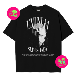 Camiseta Oversized Streetwear Eminem Curtain Call 2 Descrição: A Camiseta Oversized Streetwear Eminem Curtain Call 2 é uma peça indispensável para os fãs do rap e da cultura streetwear. Inspirada na estética do segundo volume de “Curtain Call”, a icônica coletânea de sucessos do lendário rapper Eminem, esta camiseta combina estilo urbano com atitude musical. Ideal para compor looks casuais e autênticos, é perfeita para quem valoriza a moda street e a conexão com a música. Confeccionada em tecido premium 100% algodão, com modelagem oversized que oferece um caimento solto e confortável, esta peça é versátil e moderna. Seja para um evento, passeio ou dia a dia, a camiseta proporciona estilo e praticidade. A estampa exclusiva é uma homenagem ao álbum “Curtain Call 2”, trazendo um design imponente e cheio de personalidade. Com cores marcantes e elementos que remetem ao universo de Eminem, ela é ideal para expressar sua paixão pelo rap e pela cultura urbana. Tabela de Tamanhos: Tamanhos Oversized (Unissex): P | M | G | GG | XGG Por que escolher a Camiseta Oversized Streetwear Eminem Curtain Call 2? Essa camiseta é muito mais do que uma peça de roupa: é uma forma de expressão. Perfeita para fãs de rap e moda streetwear, ela combina autenticidade, conforto e estilo, sendo ideal para criar combinações modernas e cheias de atitude. Perfeita para Presentear: Procurando o presente ideal para alguém que é fã de Eminem ou da cultura hip-hop? A Camiseta Oversized Streetwear Eminem Curtain Call 2 é uma escolha certeira! Uma peça que une música, moda e personalidade em um único produto. 🔥 Garanta Já a Sua! 🔥 Estoque limitado! Adquira a sua Camiseta Oversized Streetwear Eminem Curtain Call 2 agora mesmo e leve estilo e atitude ao seu guarda-roupa. Aproveite o Frete Grátis para todo o Brasil! 💥 Compre Agora! 💥 Palavras-chave: camiseta, oversized, streetwear, Eminem, Curtain Call 2, rap, hip-hop, unissex, moda urbana, estilo casual, presente criativo, estampa exclusiva, cultura musical, fãs de rap, conforto, atitude, música e moda, peças modernas.